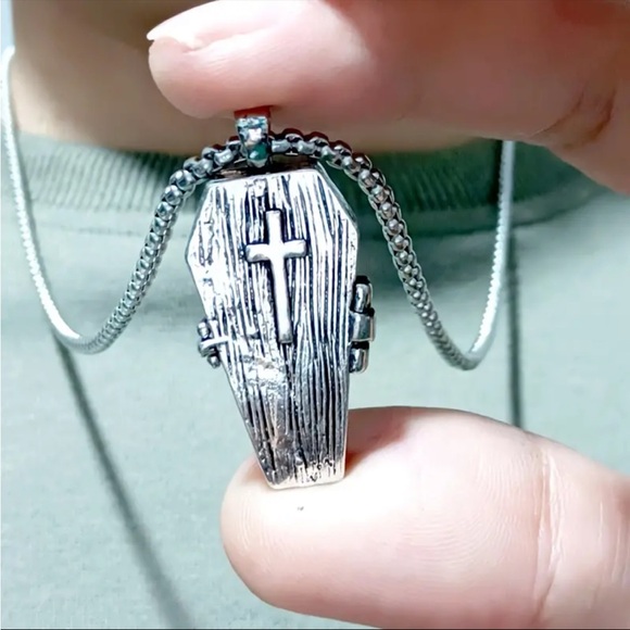 ‼️$7‼️ TODAY ONLY‼️ Gothic Punk Skeleton Coffin Locket Pendant - Unisex - Picture 11 of 12